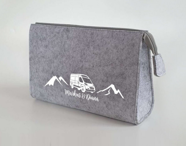 Camper Kulturtasche - Van in den Bergen aus Filz 28x19x8 | Personalisiert | Kosmetiktasche mit Namen | Campingtasche | Geschenk | Camp – Bild 3