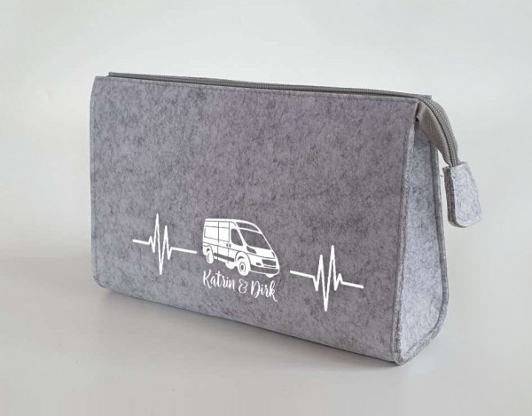 Camper Kulturtasche - Van mit Herzlinie aus Filz 28x19x8 | Personalisiert | Kosmetiktasche mit Namen | Campingtasche | Geschenk | Camp – Bild 3