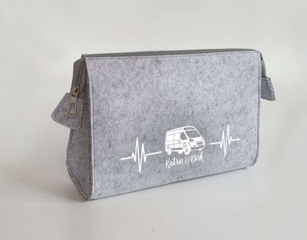 Camper Kulturtasche - Van mit Herzlinie aus Filz 28x19x8 | Personalisiert | Kosmetiktasche mit Namen | Campingtasche | Geschenk | Camp – Bild 4