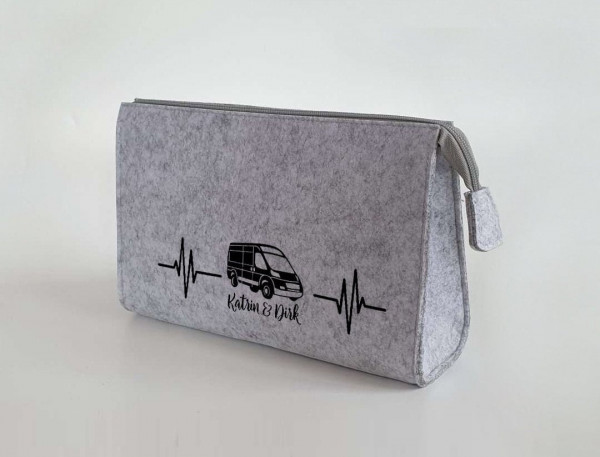 Camper Kulturtasche - Van mit Herzlinie aus Filz 28x19x8 | Personalisiert | Kosmetiktasche mit Namen | Campingtasche | Geschenk | Camp