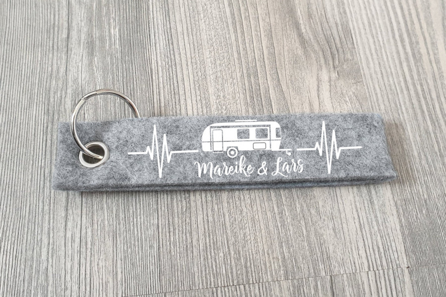 Wohnwagen Schlüsselanhänger personalisiert mit Wunschtext, Camping, Anhänger mit Text, Schlüsselanhänger, Geschenkidee