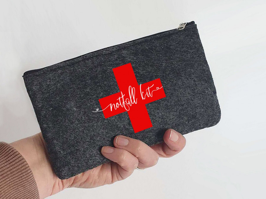 Kleine Erste Hilfe Tasche aus Filz 18x10 cm | Personalisiert mit Wunschtext | für Pflaster etc. | Filz-Notfall-Tasche | Geschenk