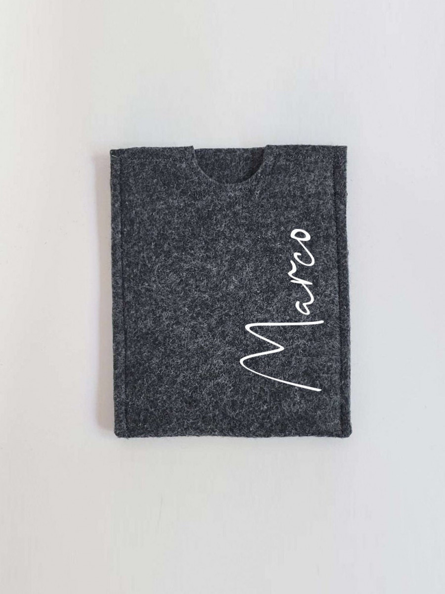 Impfpass Hülle aus Filz - Personalisiert mit Wunschnamen - Ideal für unterwegs - Geschenk