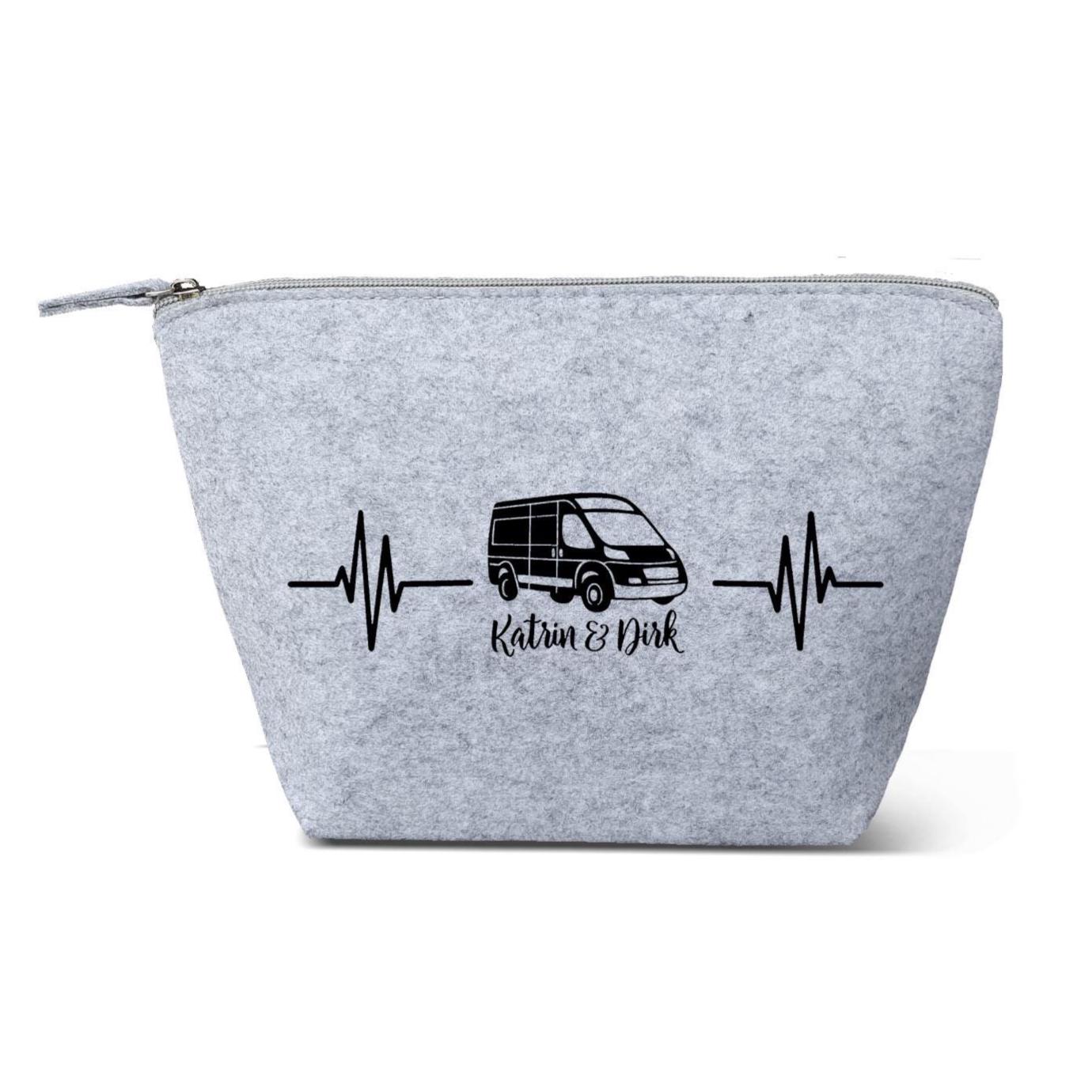 Camper Kulturtasche - Van mit Herzlinie aus Filz 19x18x9 | Personalisiert | Kosmetiktasche mit Namen | Campingtasche | Geschenk | Camp – Bild 1