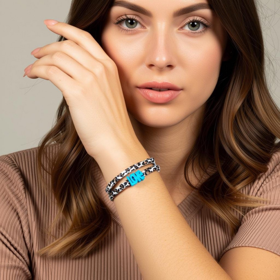 Elastisches Leo Armband mit dem LOVE Anhänger im Ibiza Style - in 7 Farben erhältlich