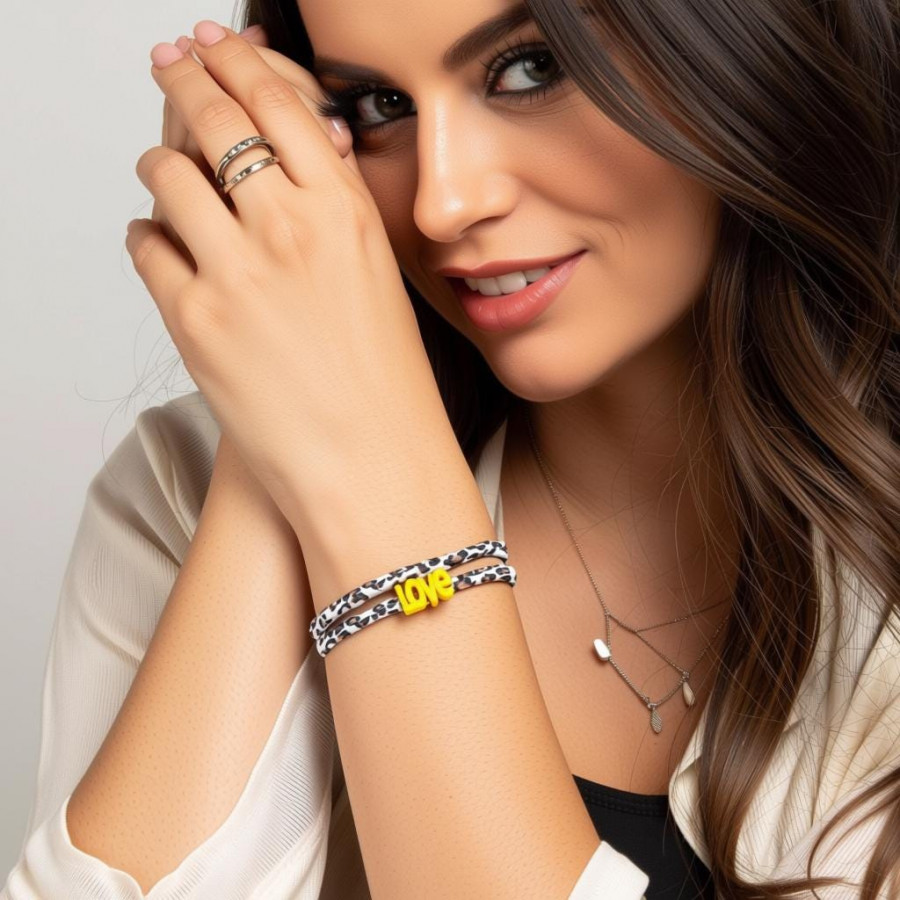 Elastisches Leo Armband mit dem LOVE Anhänger im Ibiza Style - in 7 Farben erhältlich