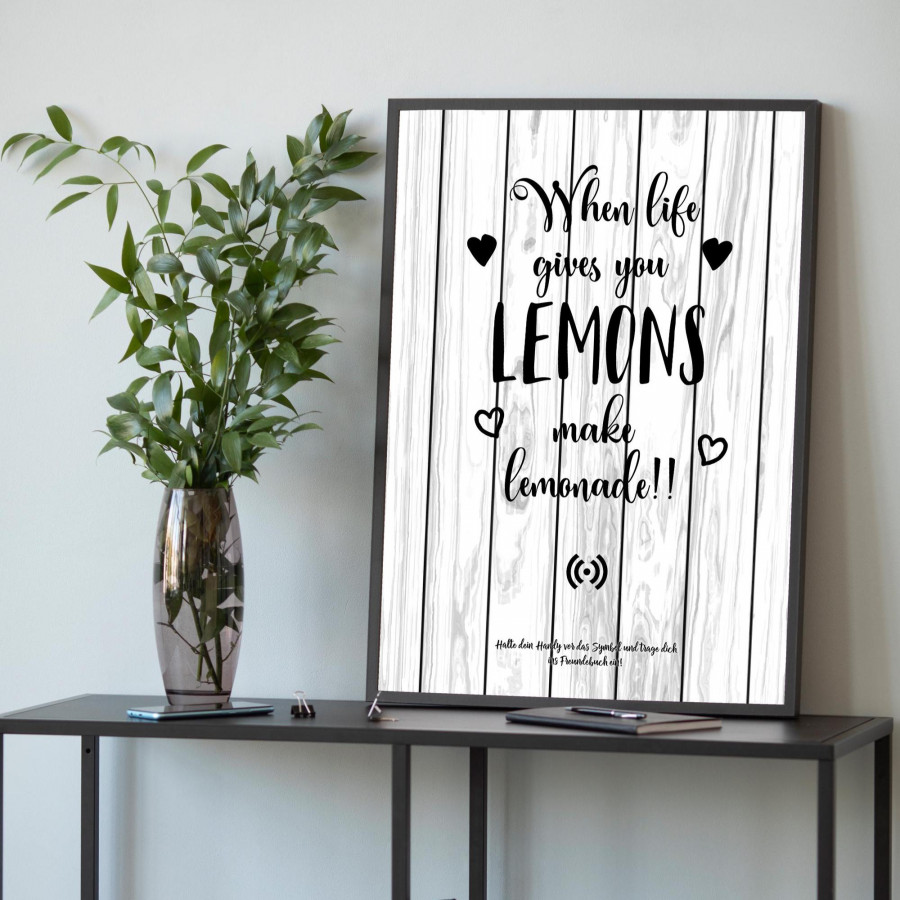 Stilvolles „Make Lemonade“-Poster mit integriertem NFC-Chip. Einfach scannen und dein persönliches, digitales Freundebuch öffnen.