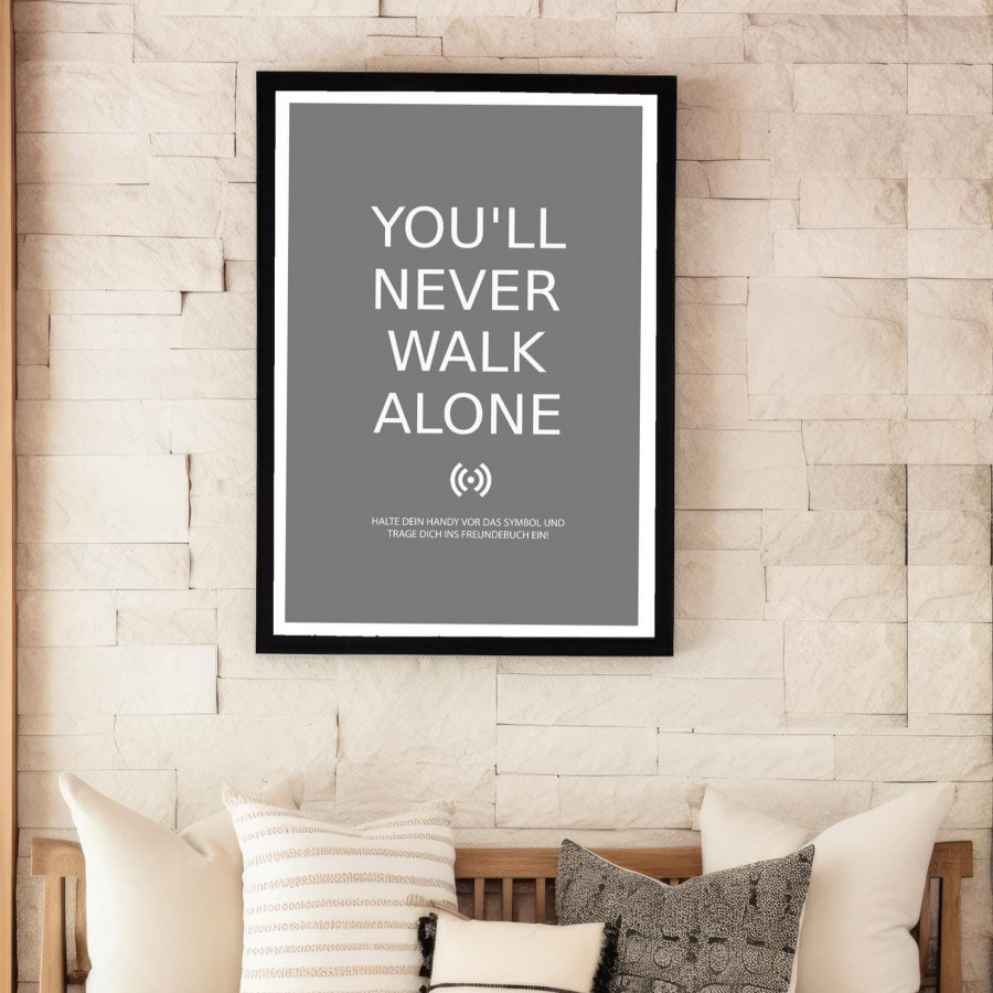 Stilvolles „You'll never walk alone“-Poster mit integriertem NFC-Chip. Einfach scannen und dein persönliches, digitales Freundebuch öffnen.