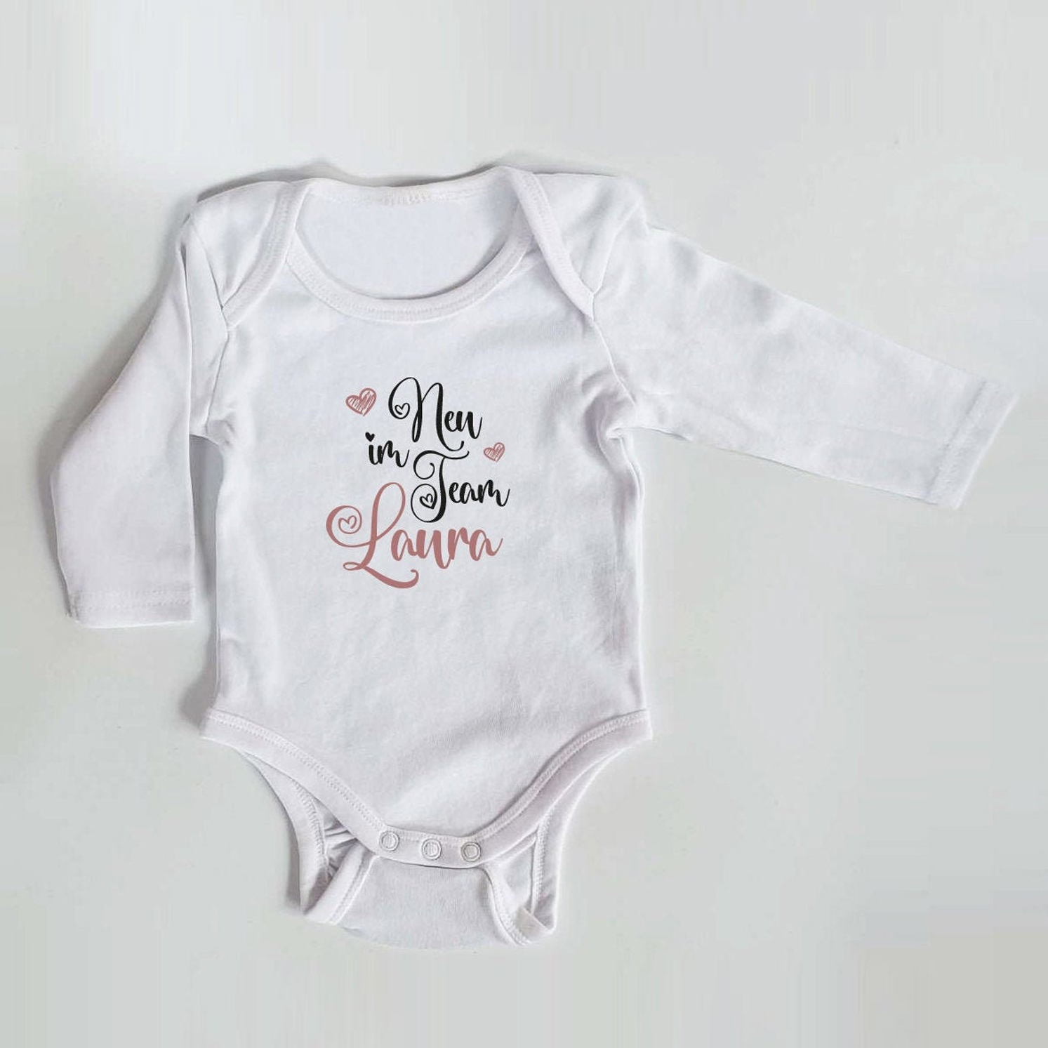 Personalisierter Body mit langen Armen, Gr. 62,  100% Baumwolle, Organic Cotton, Geschenk, Geschenkidee zur Geburt, Neu im Team – Bild 1