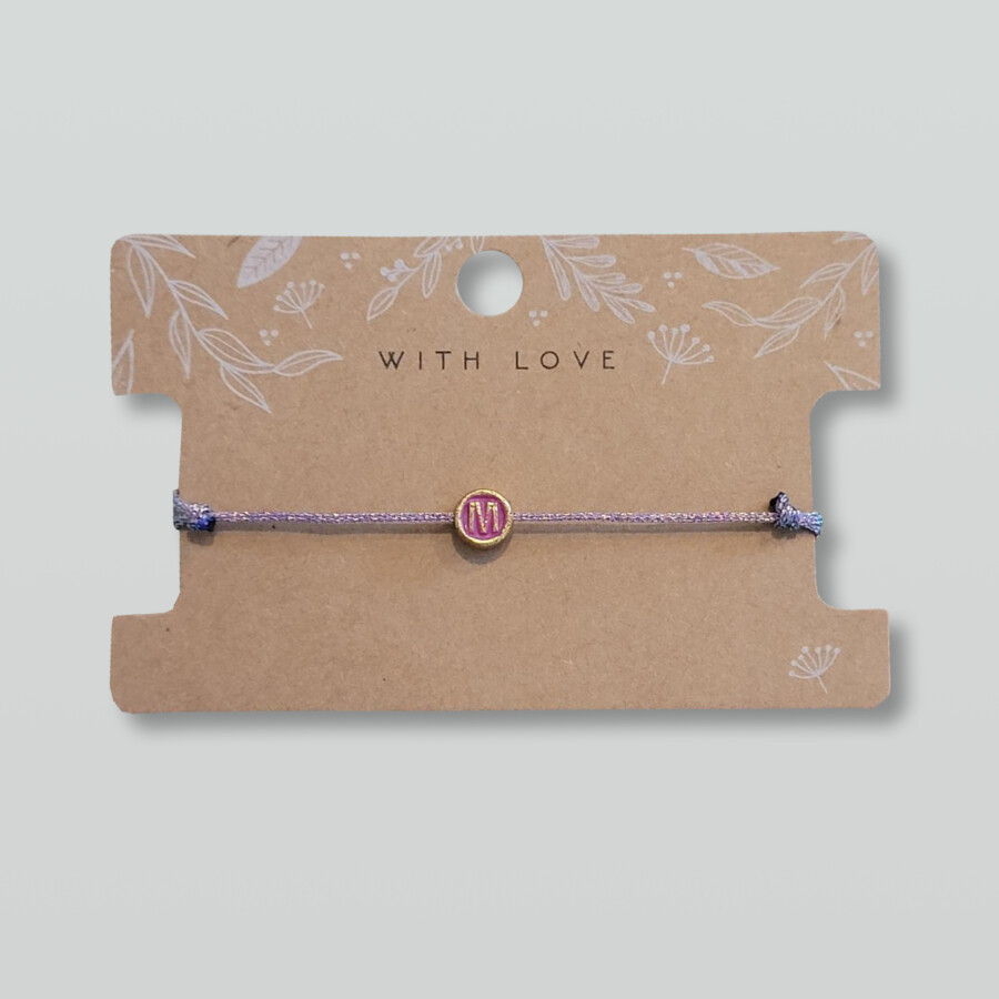 Geflochtenes Macramé Armband mit deinem Wunschbuchstaben. Lila metallic - Personalisiert - in mehreren Farben erhältlich